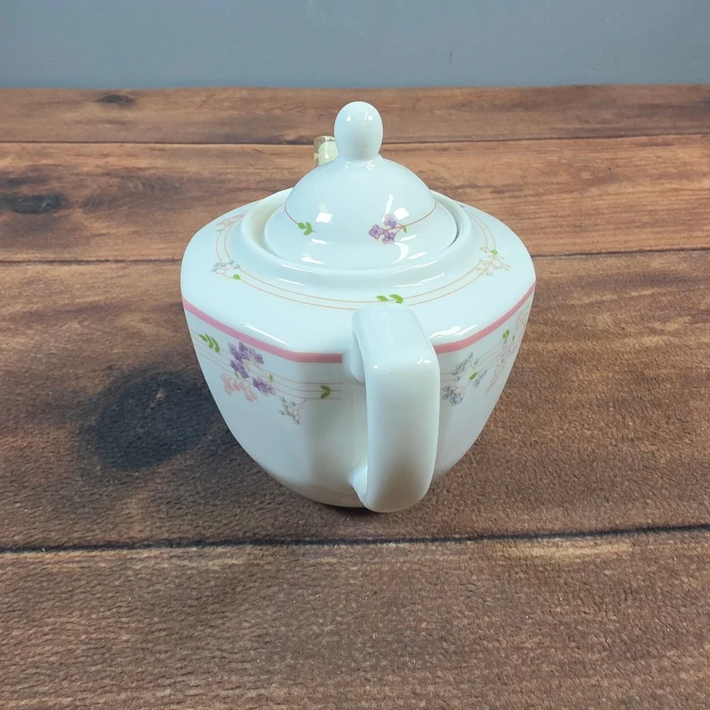 The Toscany Collection Teapot OS White Good Floral Ceramic Octagonal Lid